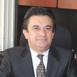 Carlos Esquivel Colchado abogado